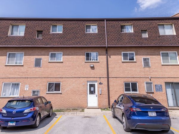 9480 Bay Colony Drive , Unit 2N, Des Plaines, IL 60016