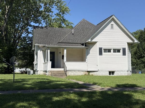 1100 N Van Buren Street , Marion, IL 62959