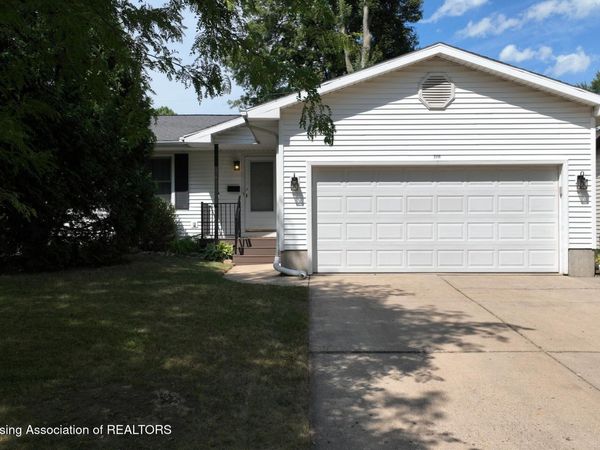 3118 Averill , Lansing, MI 48911