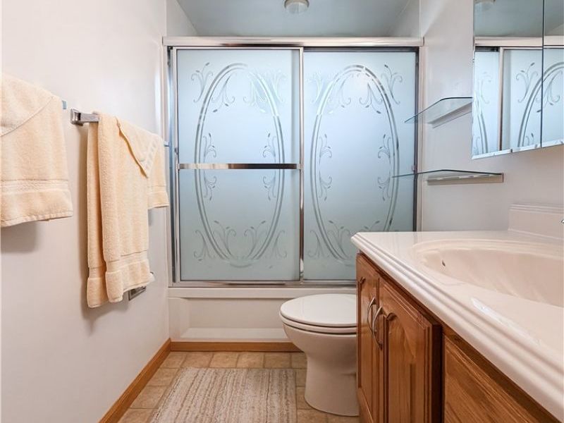 15357 Rademaker Boulevard , Brook Park, OH 44142 Photo 16