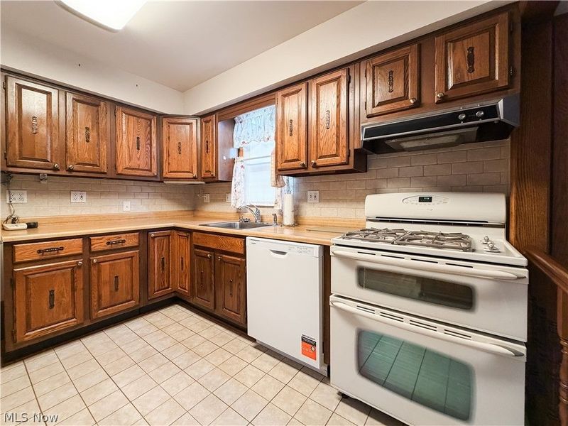15357 Rademaker Boulevard , Brook Park, OH 44142 Photo 6