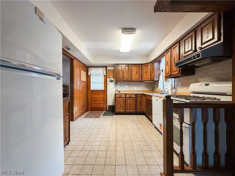 15357 Rademaker Boulevard , Brook Park, OH 44142 Photo 8