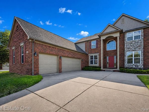 699 BAY POINTE Drive, Oxford Vlg, MI 48371