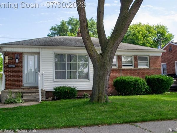 18441 Frazho Road , Roseville, MI 48066