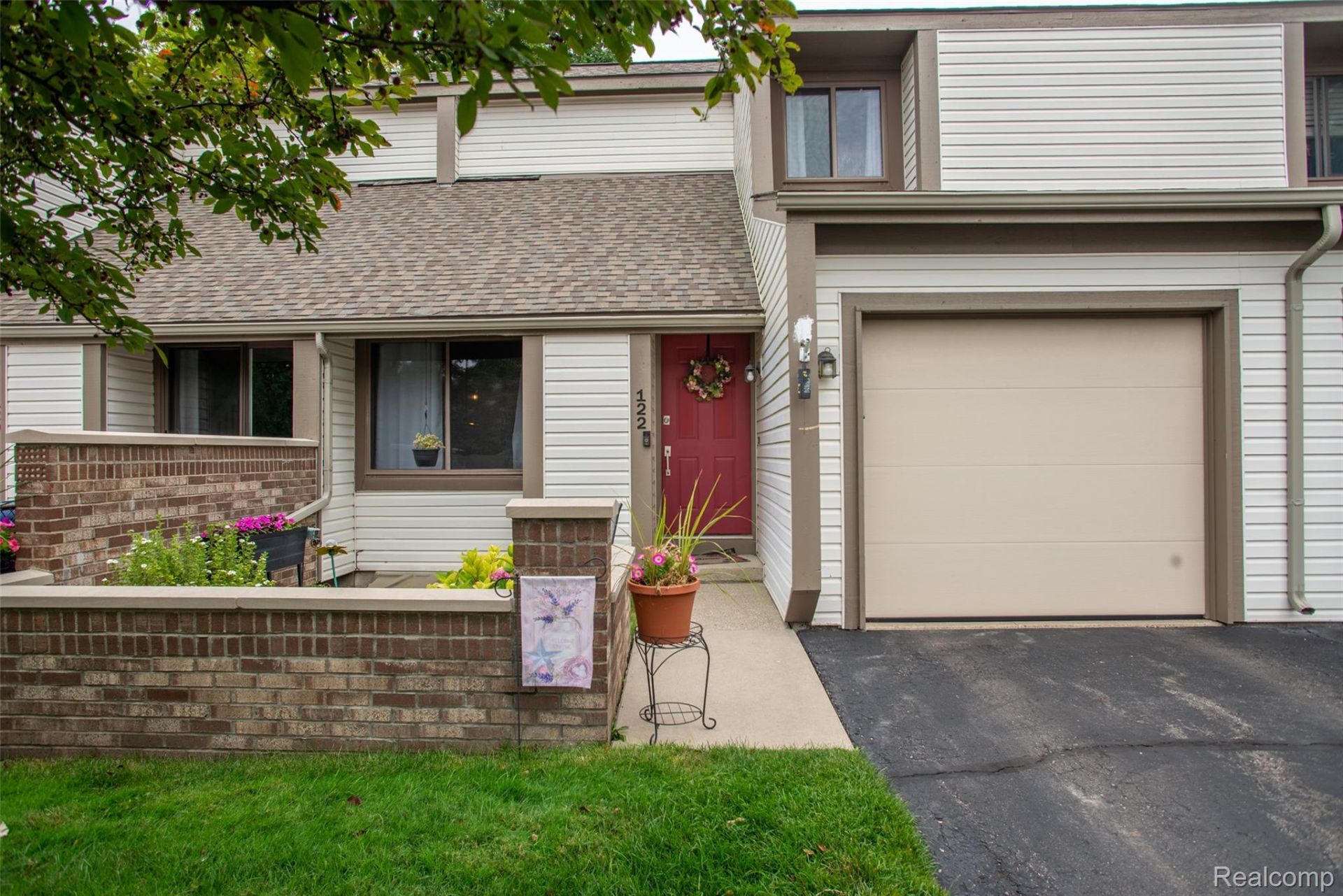 122 Conda Lane, Oxford Village, Mi 48371 Main Photo
