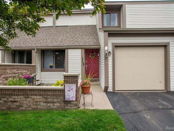 122 Conda Lane, Oxford Village, Mi 48371