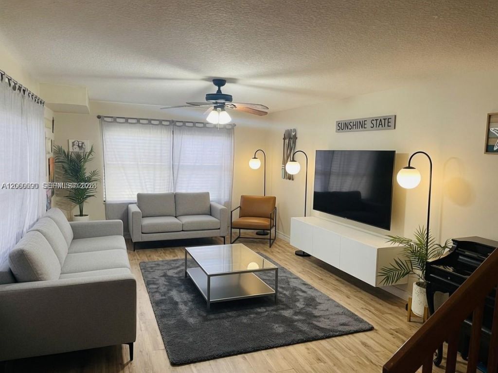 49 Essex Ct, Unit C, Royal Palm Beach, FL 33411 Photo
