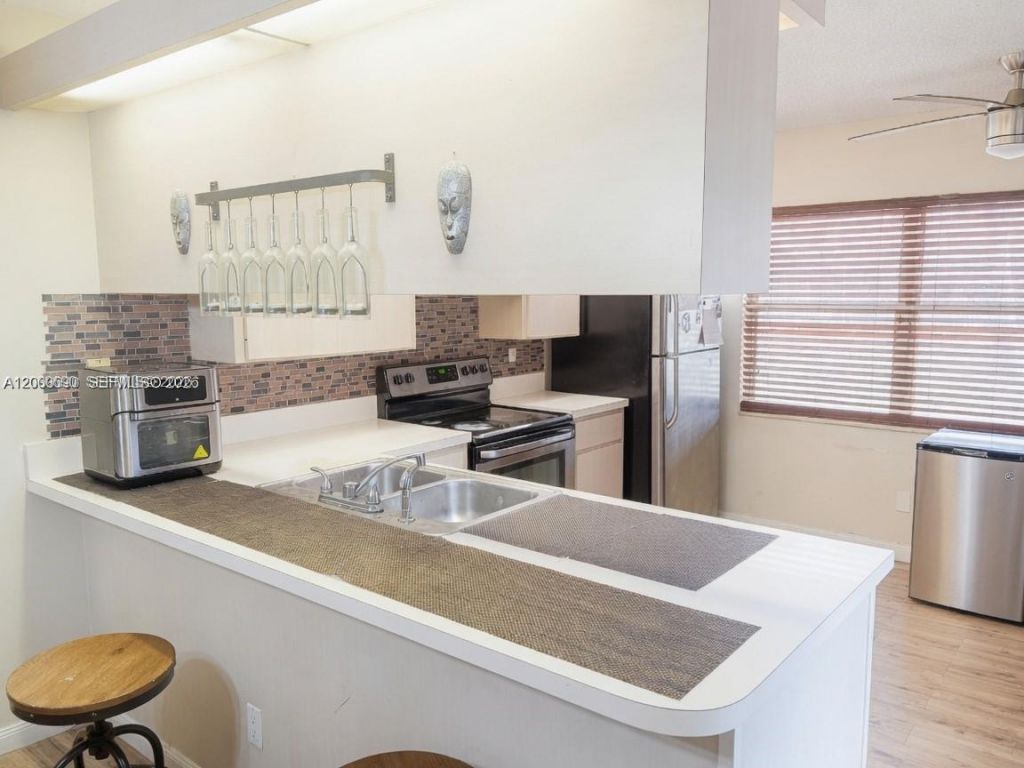 49 Essex Ct, Unit C, Royal Palm Beach, FL 33411 Photo