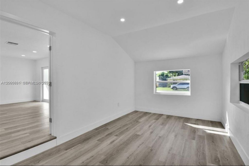 6391 SW 39th St , Miami, FL 33155 Photo