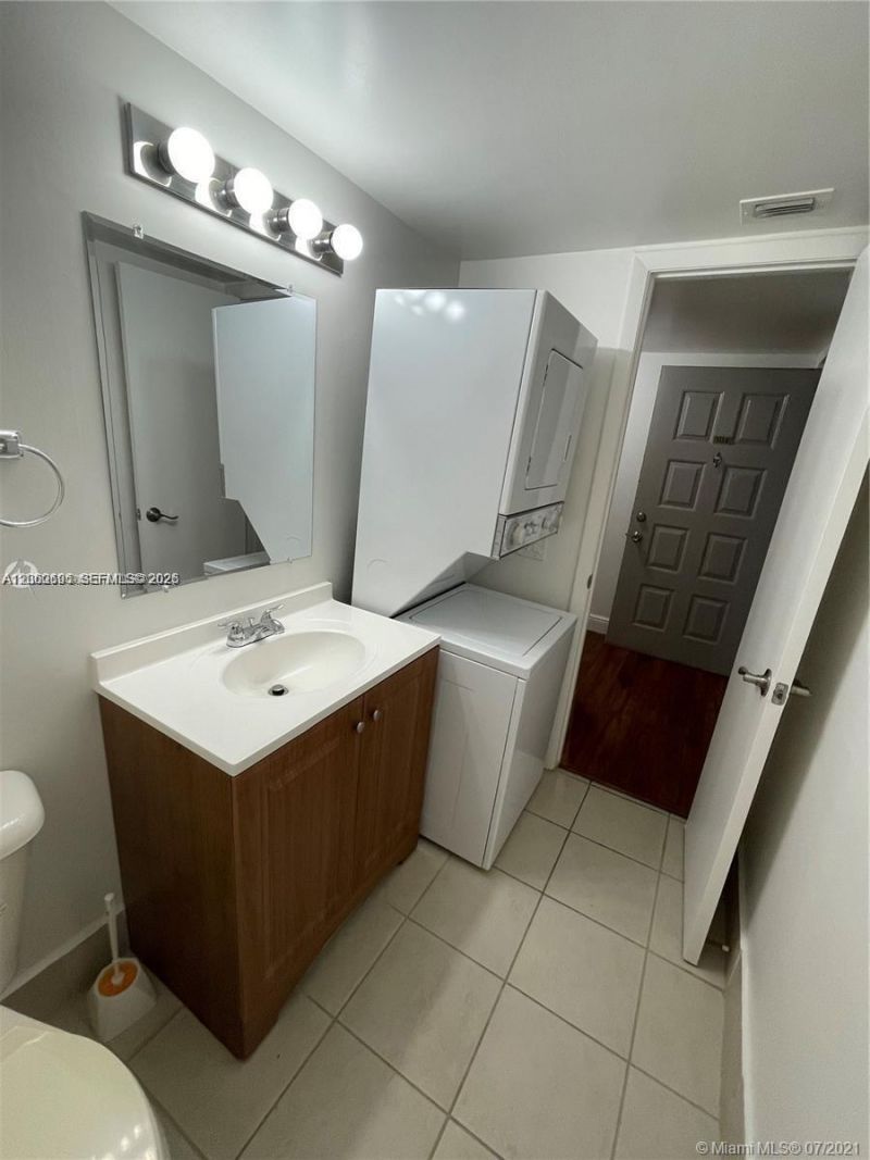 721 N Pine Island Rd , Unit 104, Plantation, FL 33324 Photo