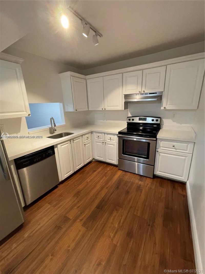 721 N Pine Island Rd , Unit 104, Plantation, FL 33324 Photo