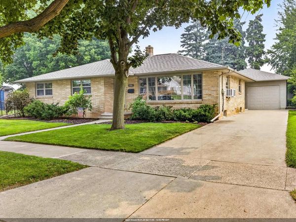 106 LOX COURT, Combined Locks, WI 54113