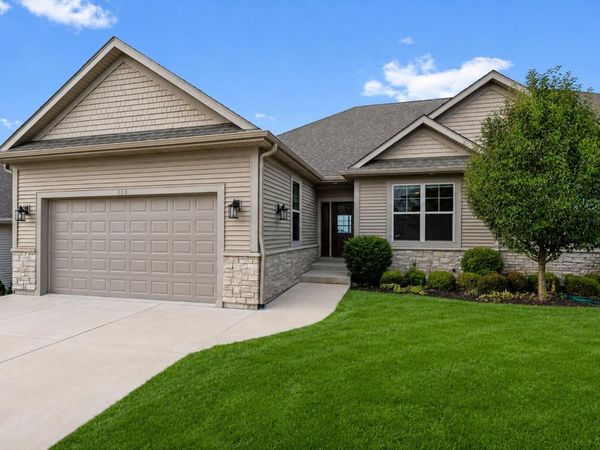 460 S Stone Ridge Dr, Lake Geneva, WI 53147