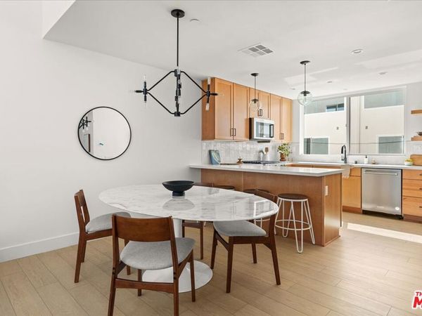 11212 W Victory Boulevard, Unit 7, Los Angeles, CA 91606