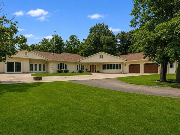 903 W Hazel Ridge ROAD, Elkhorn, WI 53121
