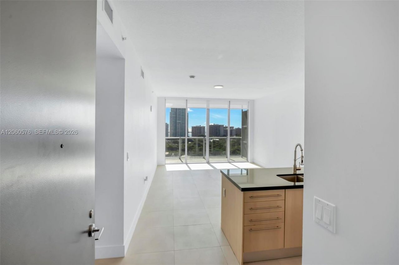 79 SW 12th St , Unit 2302-S, Miami, FL 33130 Photo