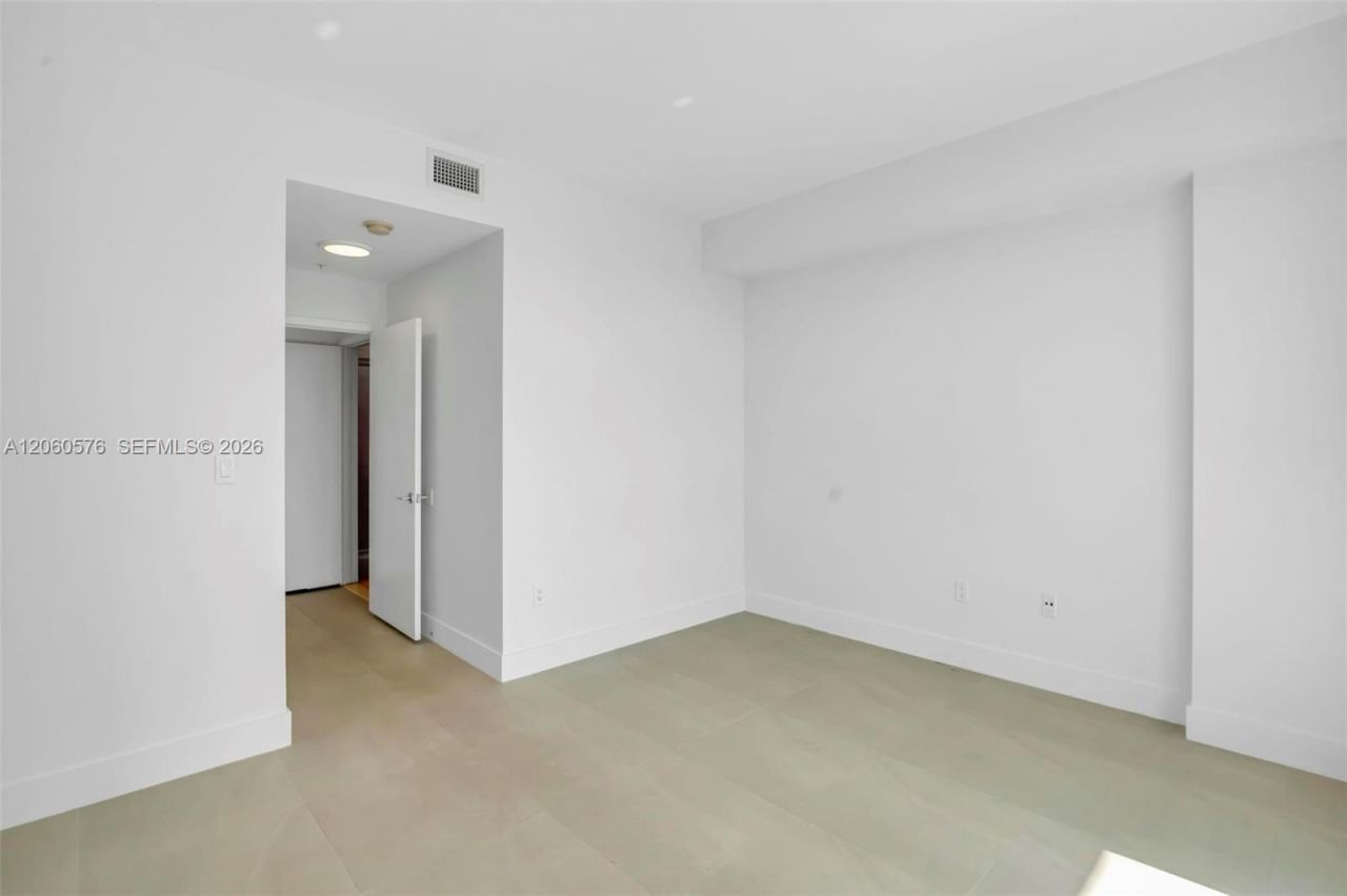 79 SW 12th St , Unit 2302-S, Miami, FL 33130 Photo