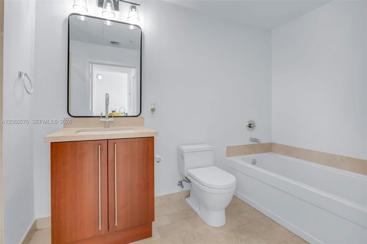 79 SW 12th St , Unit 2302-S, Miami, FL 33130 Photo
