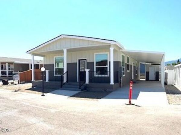4601 S Pacific Highway, Unit 10, Phoenix, OR 97535