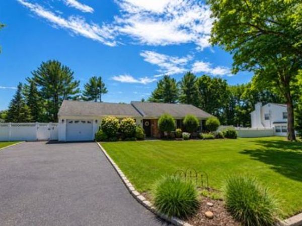 9 Singingwood Drive, Stony Brook, NY 11790