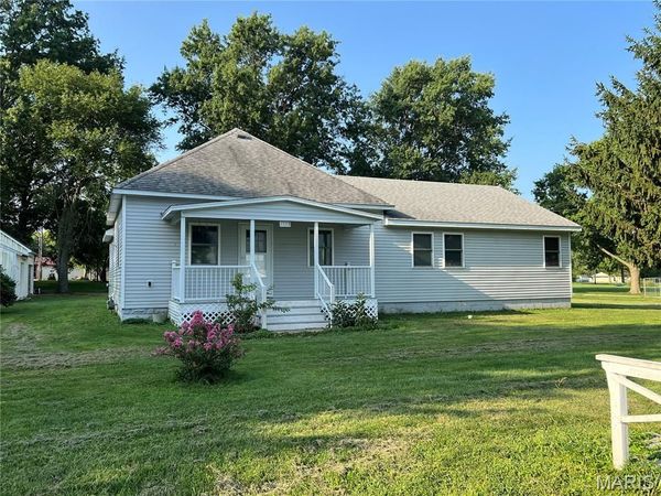 322 E Bertolino Avenue , Nokomis, IL 62075