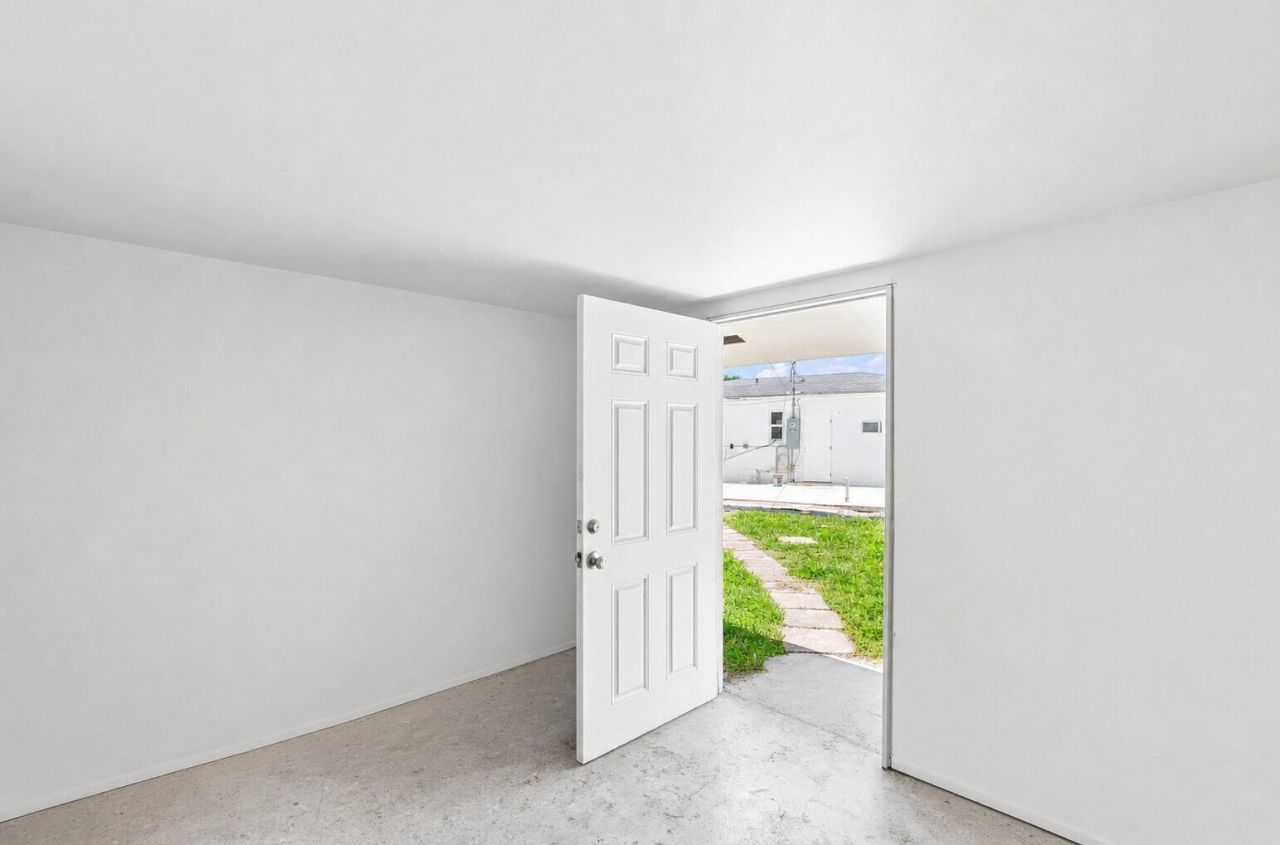 8800 NW 33 Avenue Road, Miami, FL 33147 Photo