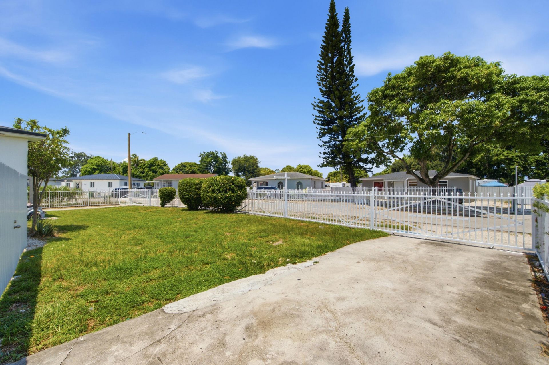 8800 NW 33 Avenue Road, Miami, FL 33147 Photo