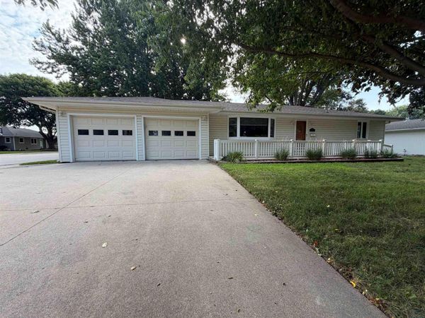 1010 Colfax Street, Boyden, IA 51234