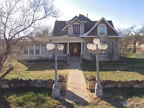 301 Petit Avenue , Throckmorton, TX 76483