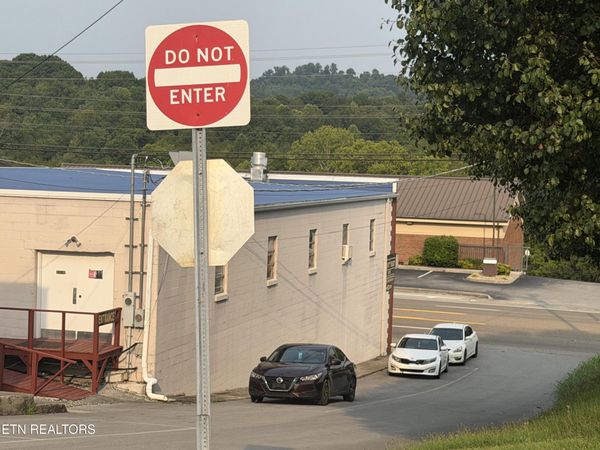 1751 N Broad St, Tazewell, TN 37879