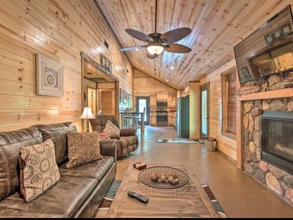 35 Triggerfish Road, Broken Bow, OK 74728