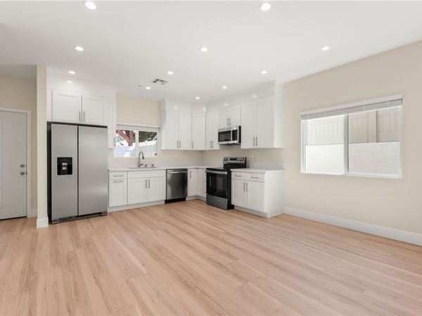 14924 Kittridge St, Van Nuys, CA 91405