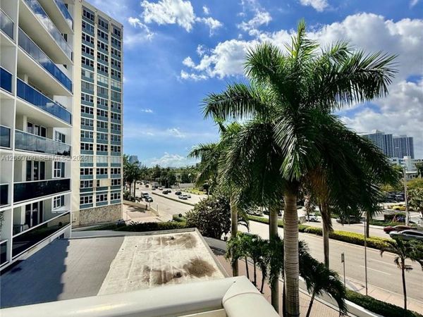 3140 S Ocean Dr , Unit 310, Hallandale Beach, FL 33009