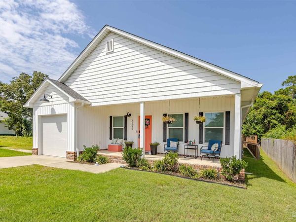 5599 Sandview Dr, Pensacola, FL 32507