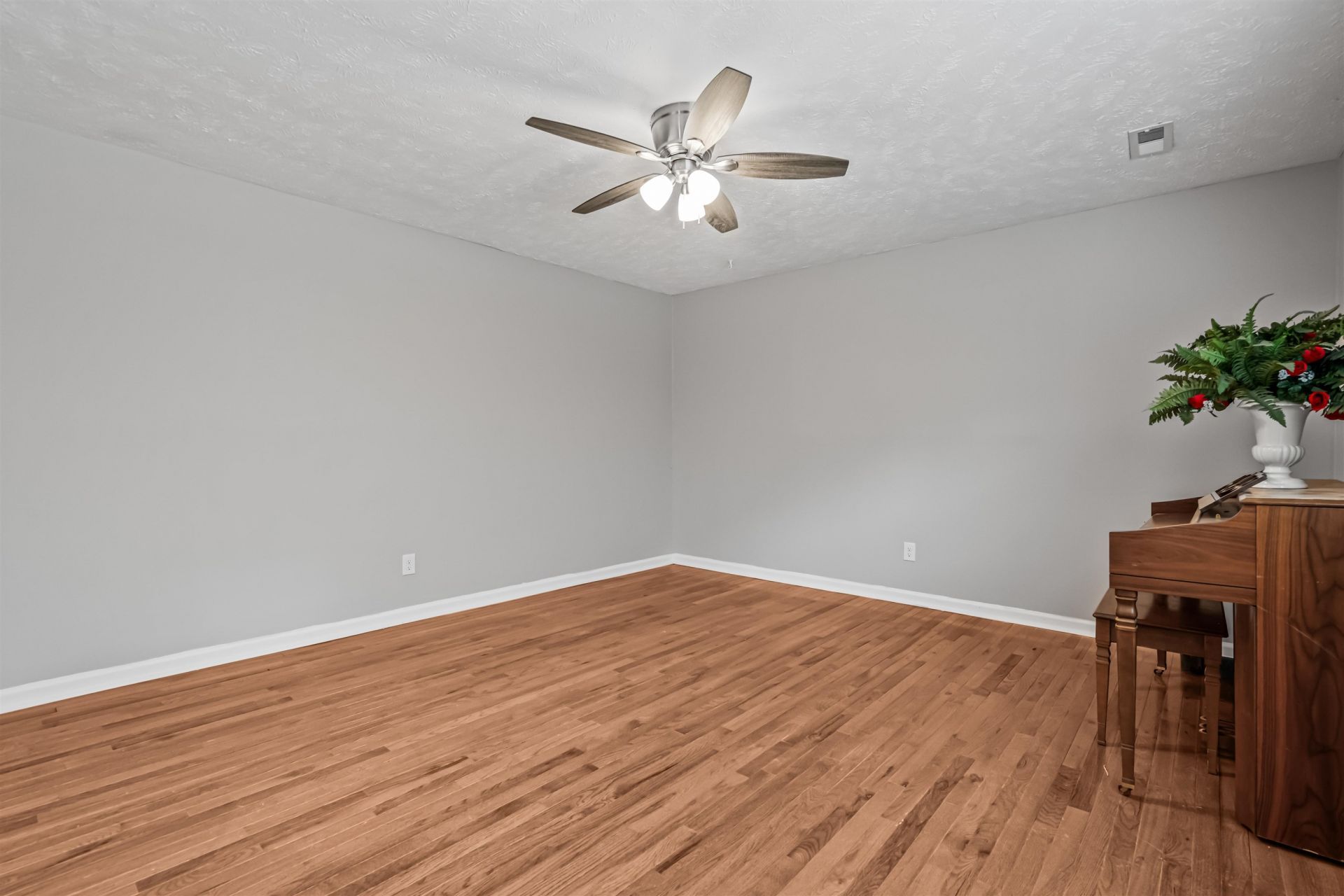 145 Sarah Ave.  Photo 11
