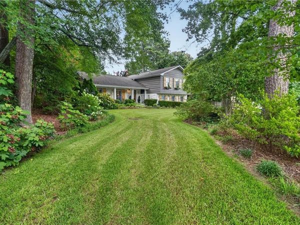 1701 Driftwood Place , Snellville, GA 30078
