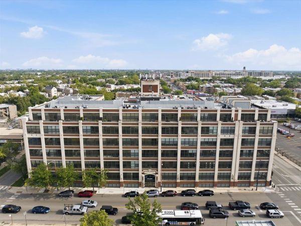 3963 W Belmont Avenue , Unit 204, Chicago, IL 60618