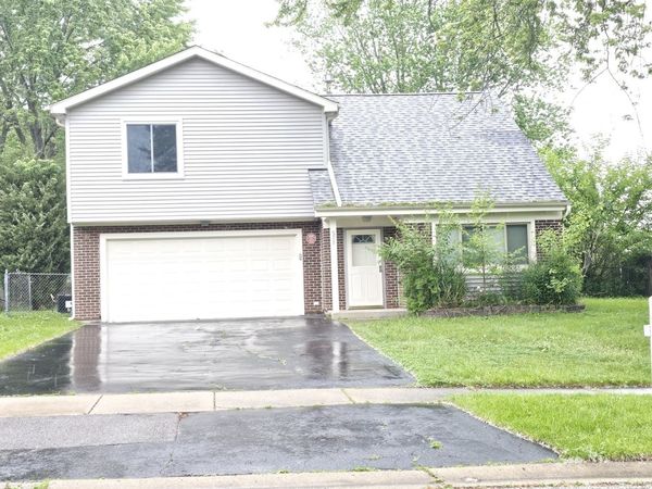 571 White Birch Road , Lindenhurst, IL 60046