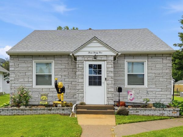 335 W 30th Street , Davenport, IA 52803