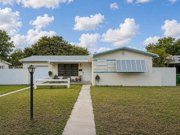 9395 Nassau Dr, Cutler Bay, FL 33189