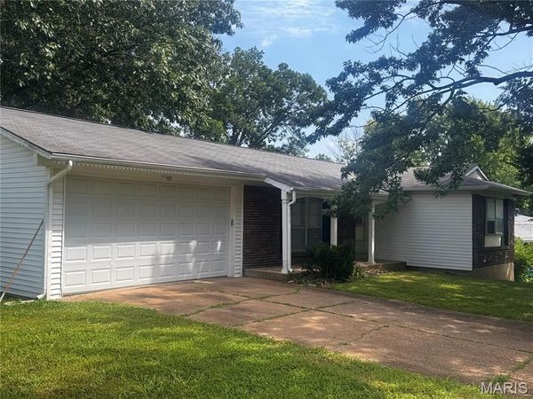 12200 McKelvey Road, Maryland Heights, MO 63043