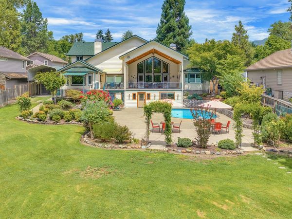 1099 SE Oriole Street, Grants Pass, OR 97526