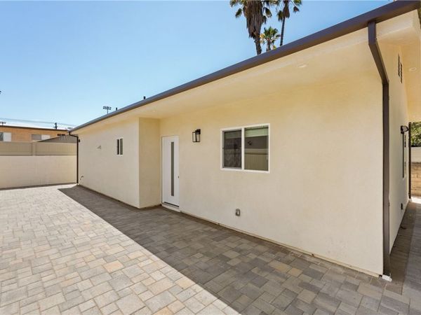 14924 Kittridge St, Van Nuys, CA 91405