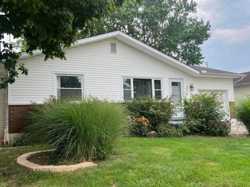 585 Hillsdale Drive , West Jefferson, OH 43162 Photo 2