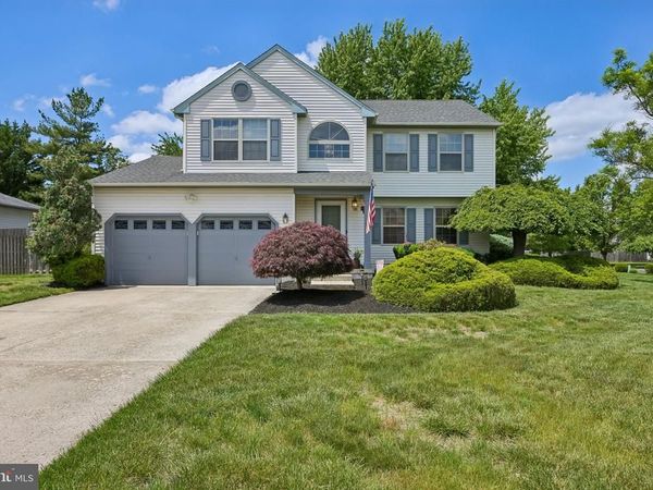11 AMBERFIELD DRIVE, DELRAN, NJ 08075