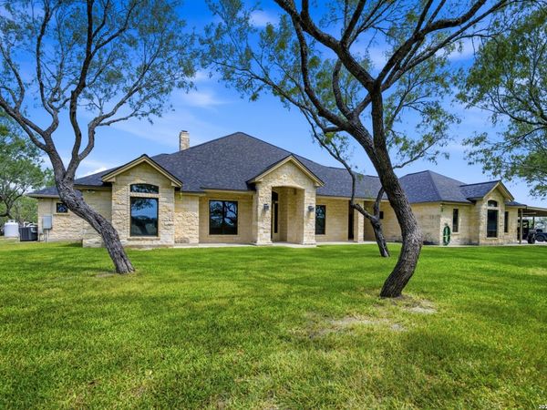 1958 County Road 237, Falls City, TX 78113