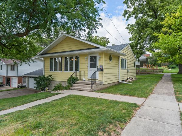 341 E Avenue, Nevada, IA 50201