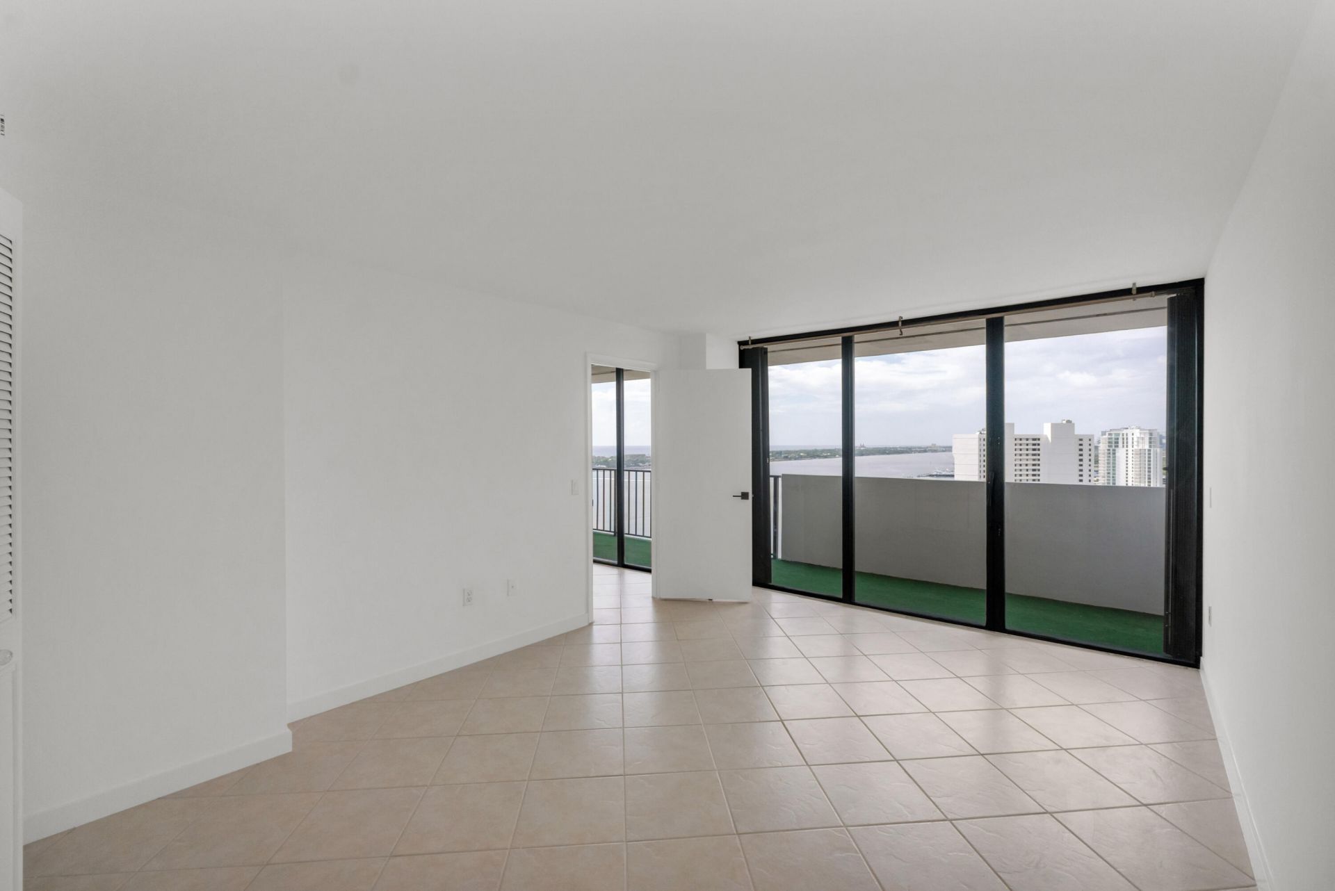 5600 N Flagler Drive, Unit 2504, West Palm Beach, FL 33407 Photo