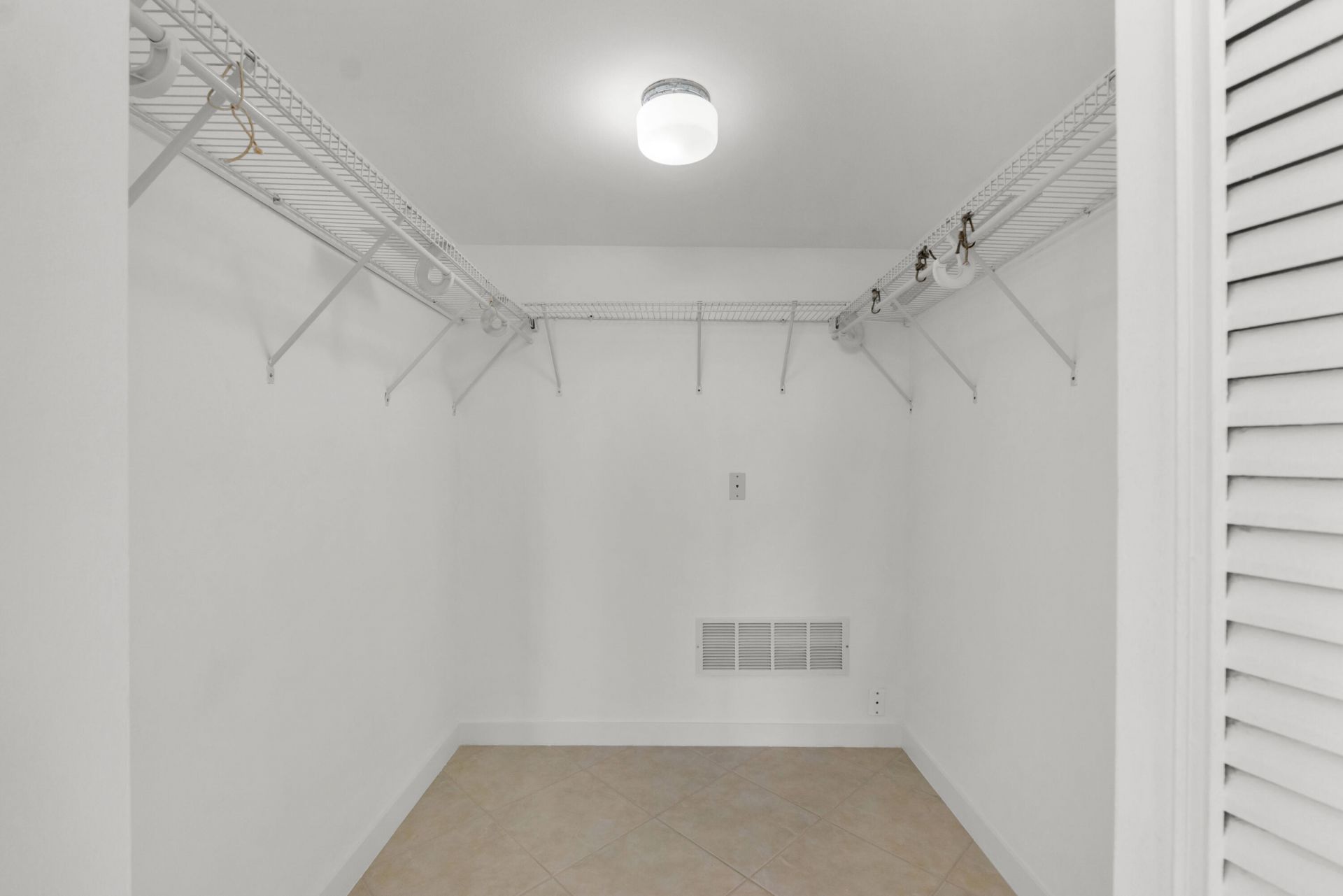 5600 N Flagler Drive, Unit 2504, West Palm Beach, FL 33407 Photo