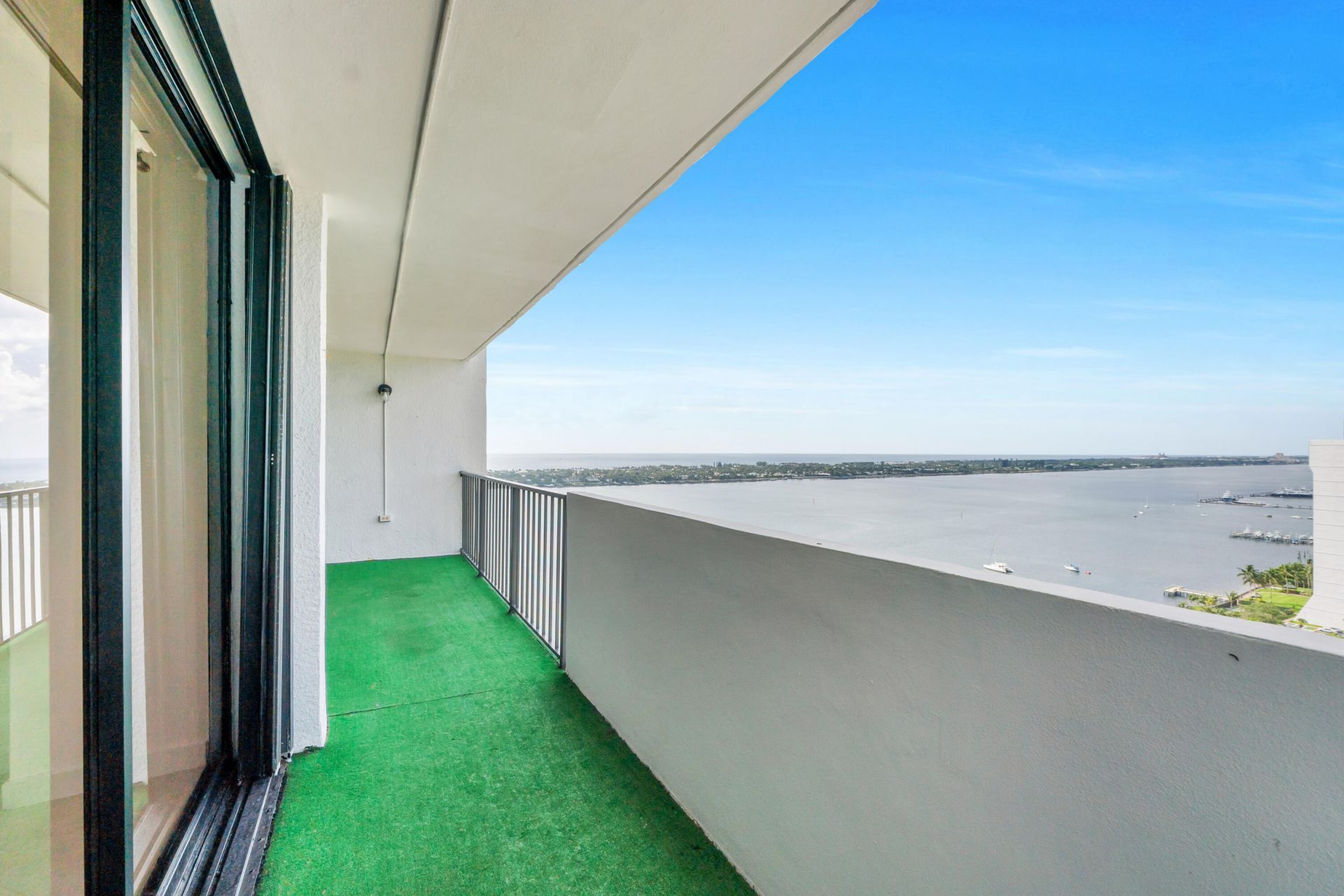 5600 N Flagler Drive, Unit 2504, West Palm Beach, FL 33407 Photo